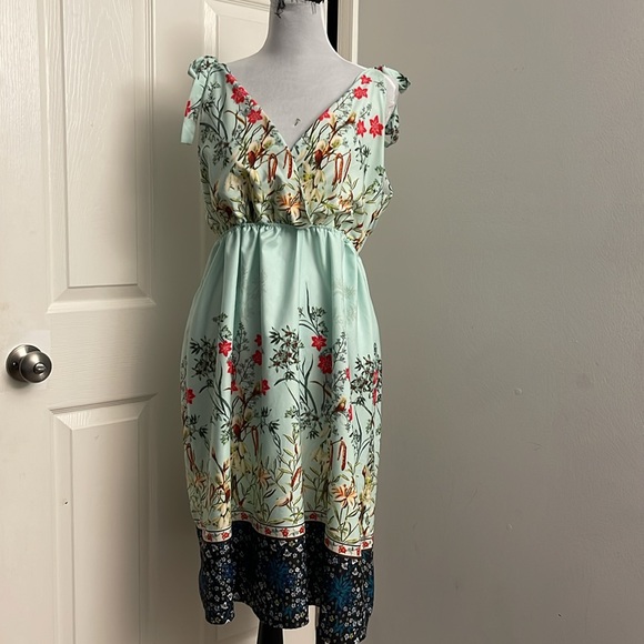 Pat pat Sundress - Picture 1 of 3